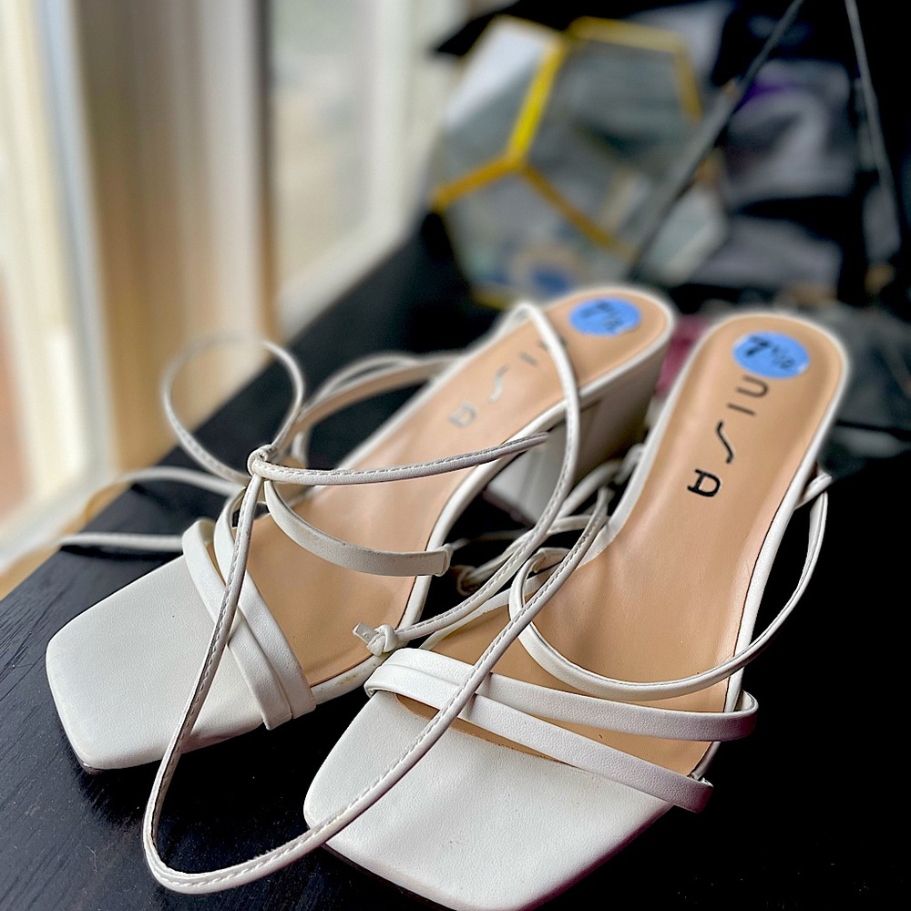 Block tie up white heels